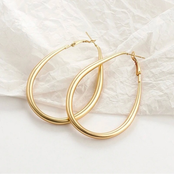 NEW Matte Gold Round Geometric Hoop Earrings - Picture 1 of 5